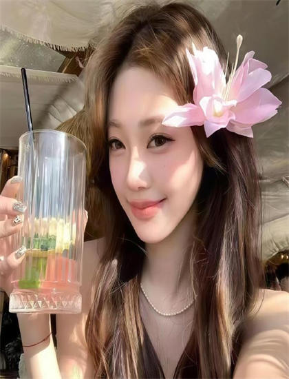 桥年版象征隐喻解析：符号意义与深层寓意探讨